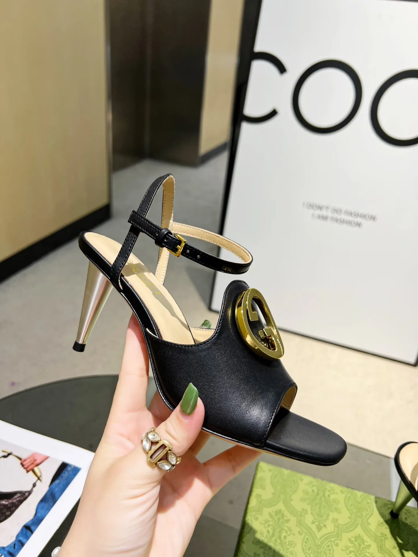 👟👟Ex-factory price 480👟👟 Gucci's new sandals, fashionable, high-end and full of personality✅ Very stable, comfortable and durable on the foot, convenient and unique for daily matching, a must-have classic for summer, the upper uses GUCCI brand metal arc buckle' electroplated silver heels✅ Fabric: cowhide/sheep lining/foot pads: sheepskin leather outsole 👠 Heel height: 8cm Color: black cowhide Size: 35-40 (34, 41 need to be customized) Comes with cloth bag and card.